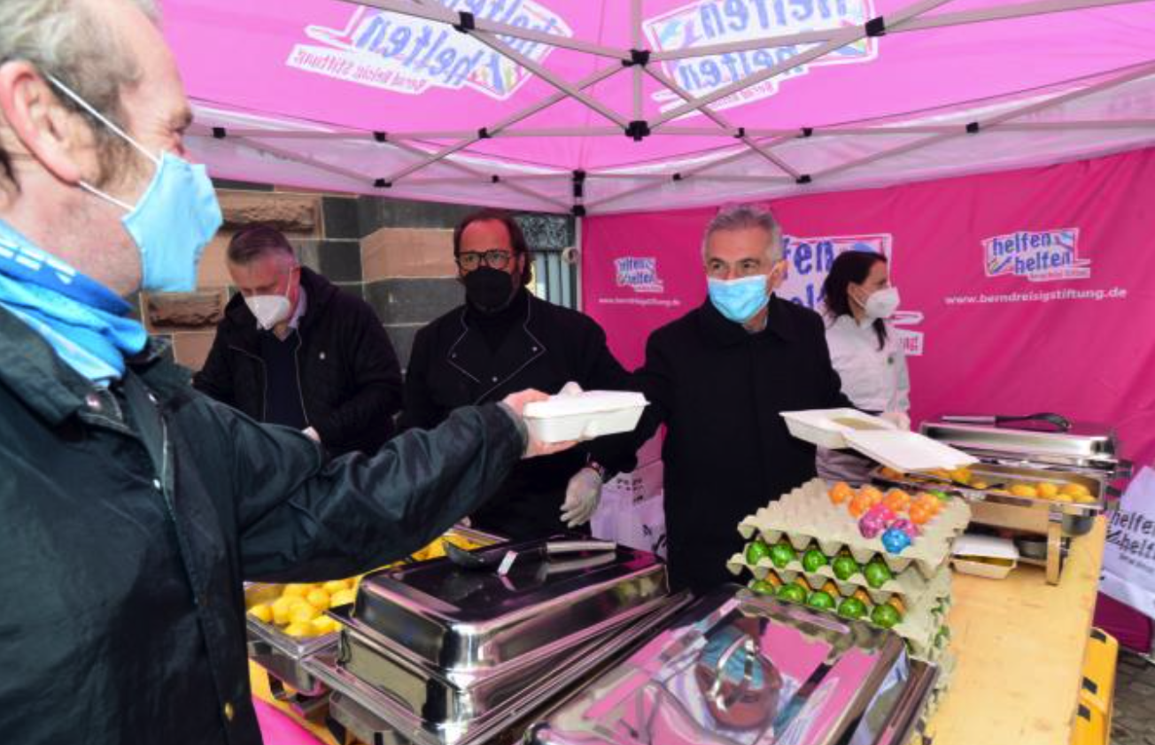 Oster-Essen für Obdachlose - berndreisigstiftung.de